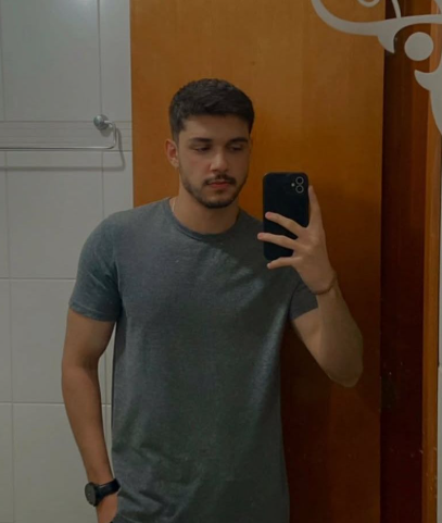 <em>Felipe A.</em>